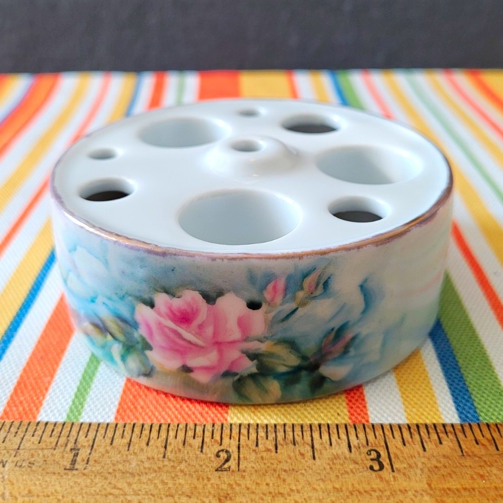 Ceramic Floral Frog Holder W/water Reservoir Freestanding Intials MC Bottom